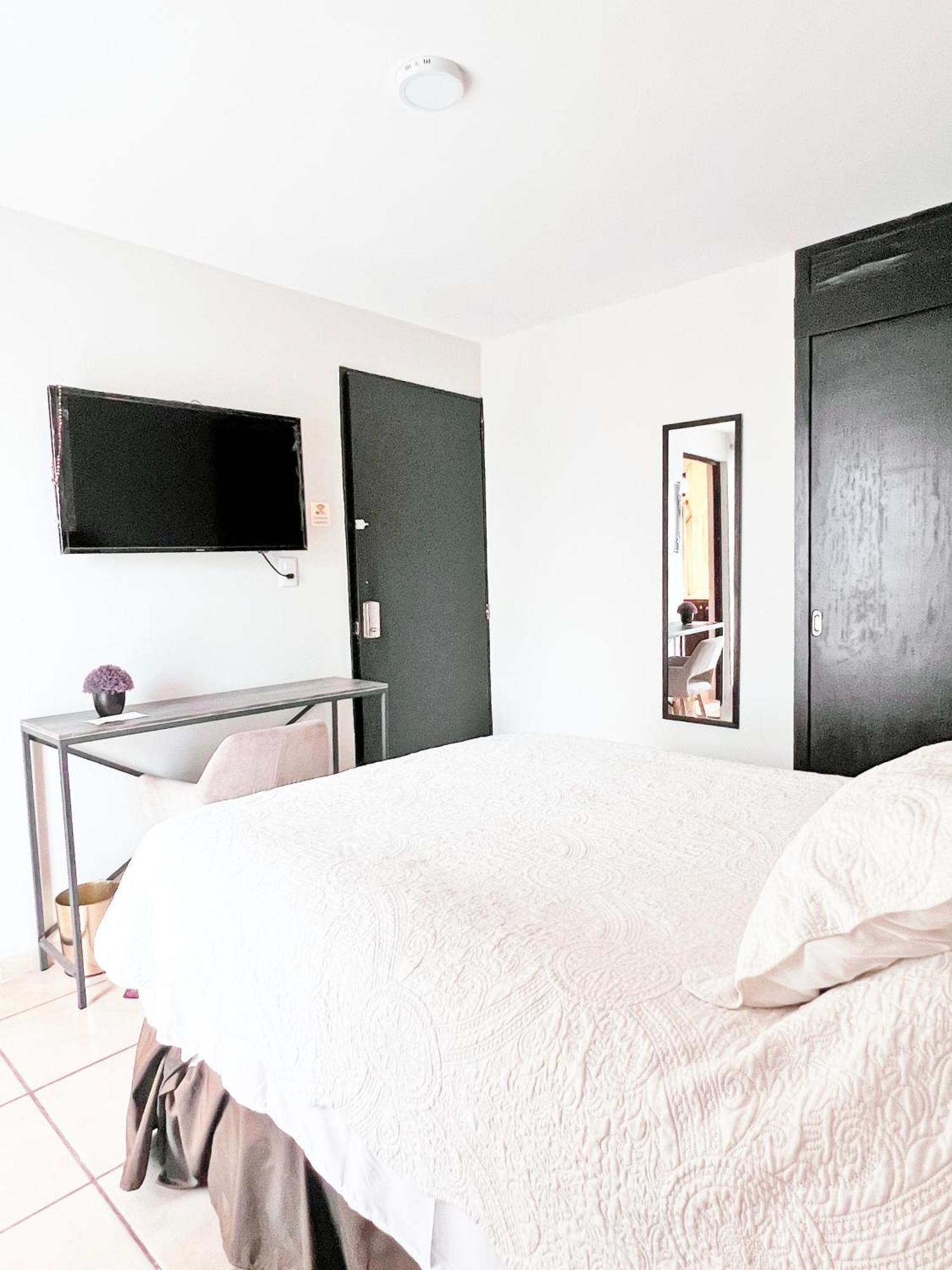 Suites Ciento 37 León Eksteriør billede