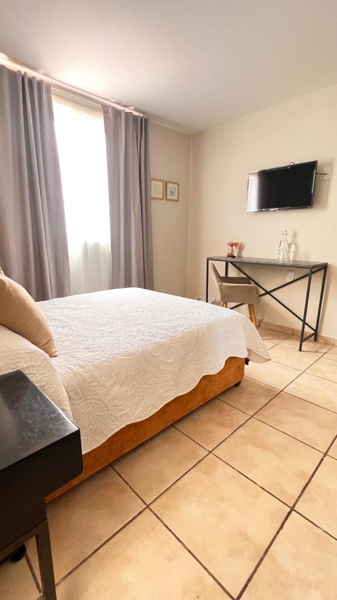 Suites Ciento 37 León Eksteriør billede