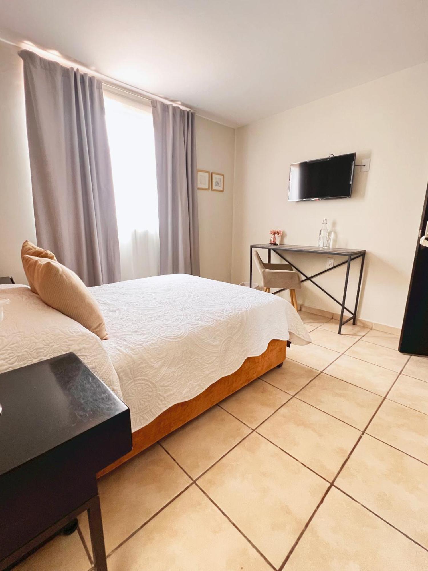 Suites Ciento 37 León Eksteriør billede